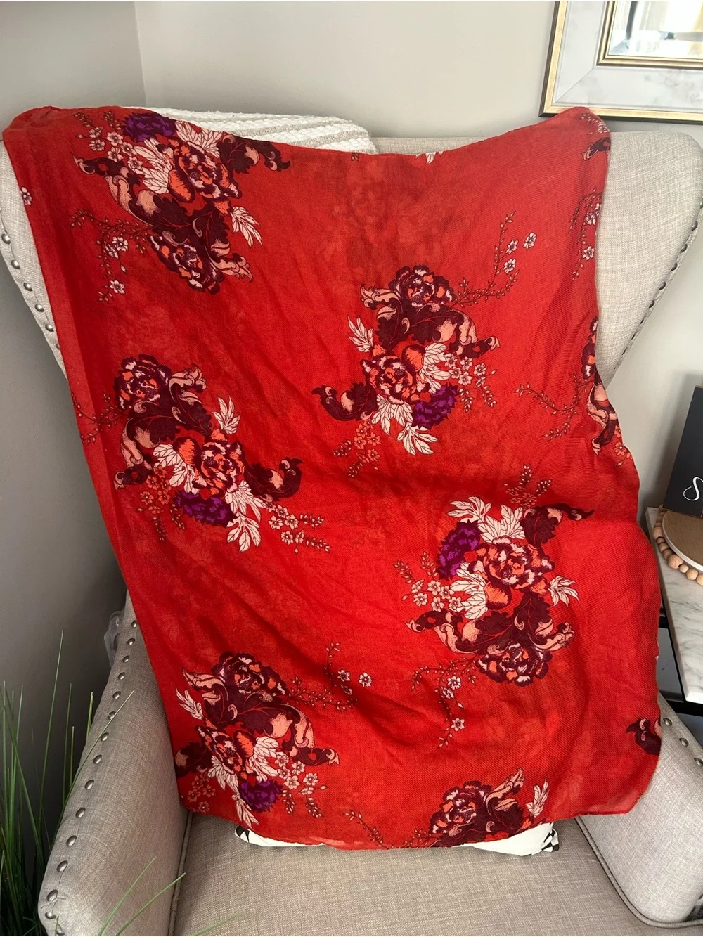 ✨NEW Red Floral Lightweight Scarf — Elegant Everyday Wrap